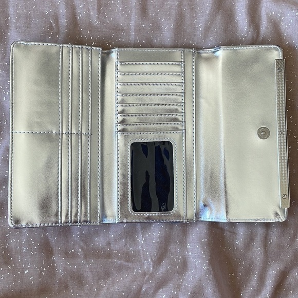 Brand New Steve Madden Pink Floral Print Box Logo Bar Silver Tone Trifold Wallet - Picture 10 of 14